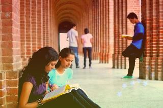 苏州中学老师带领诗词讲习所学生写诗贺冬奥　　不愿学生们的才华只用在考试上